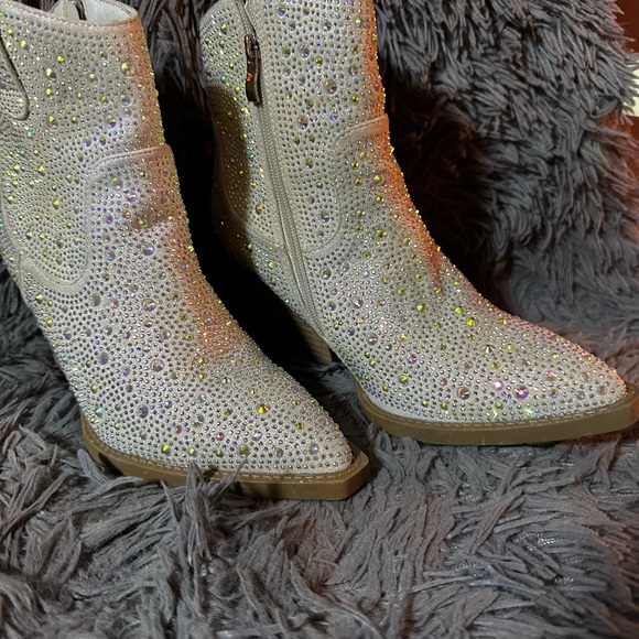 Rhinestone bling boots from Buckle size 9.5 - Picture 3 of 4